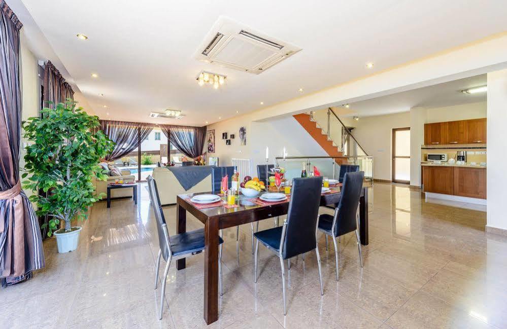 Maris Grand Resort โปรทาราส ภายนอก รูปภาพ